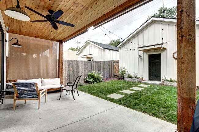 Building Photo - 3263 Perry St