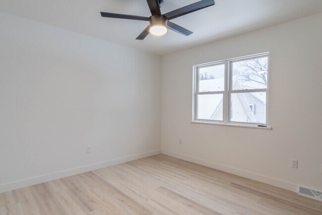 Building Photo - 3 Bedroom Single Family