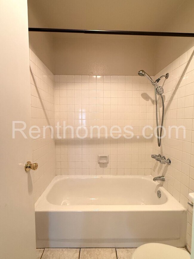 Building Photo - Mira Mesa, 8545 Summerdale Rd #225, Granite Counters, Stainless Steel Appliances, Central AC.