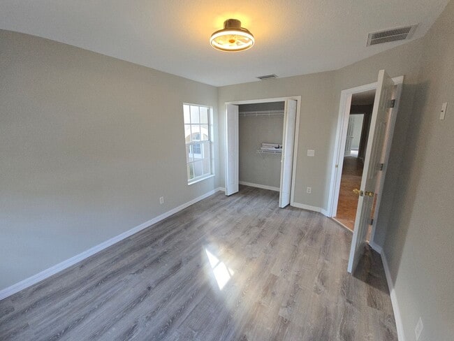 Building Photo - Newly Renovated 4/3 w/pool