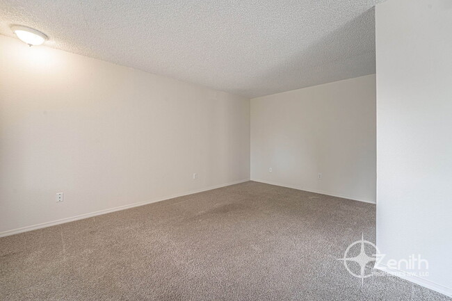 Building Photo - 3018 NE 78th Ave