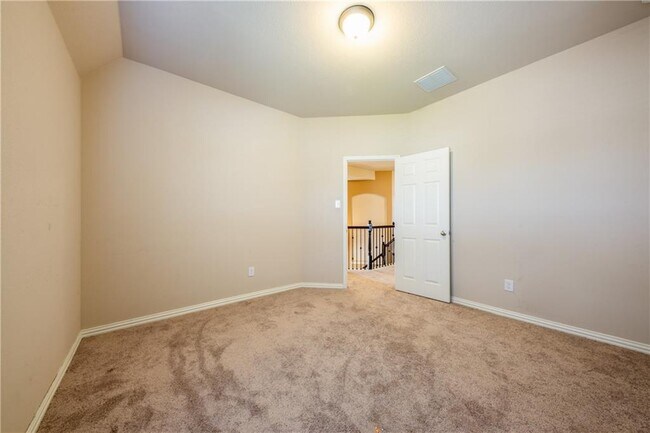 Building Photo - 2005 Santa barbara Ct