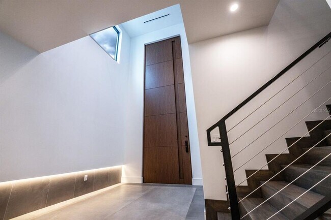 Building Photo - 3010 W Trilby Ave