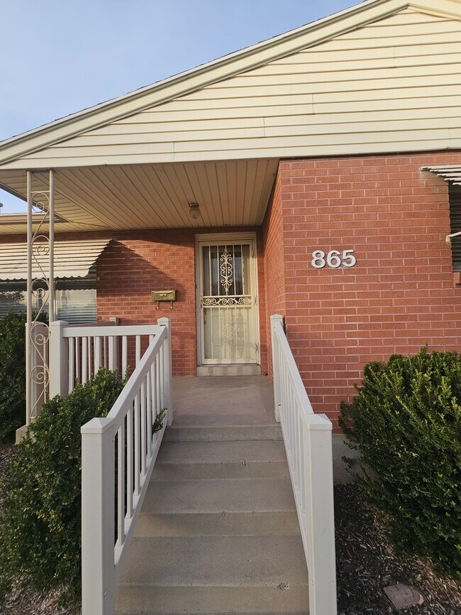 Building Photo - 4 bed 2 bath Home in Murray