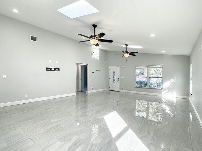 Building Photo - 4650 10th Ave S