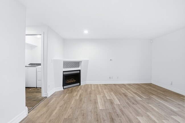 Building Photo - 10931 SE Henderson Dr