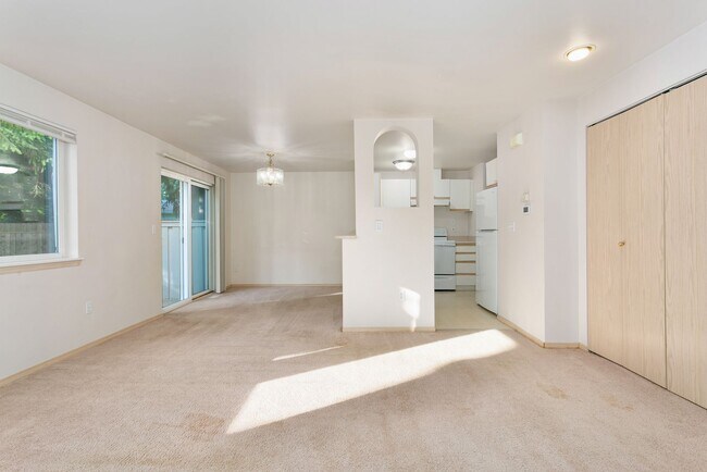 Building Photo - Spacious 3 Bed, 2 Bath Home with Garage & Large Yard in Puyallup!