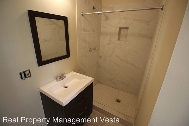 Building Photo - 218 Orange St