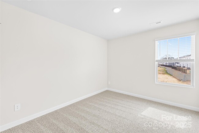 Building Photo - 4117 Smt Wds Dr