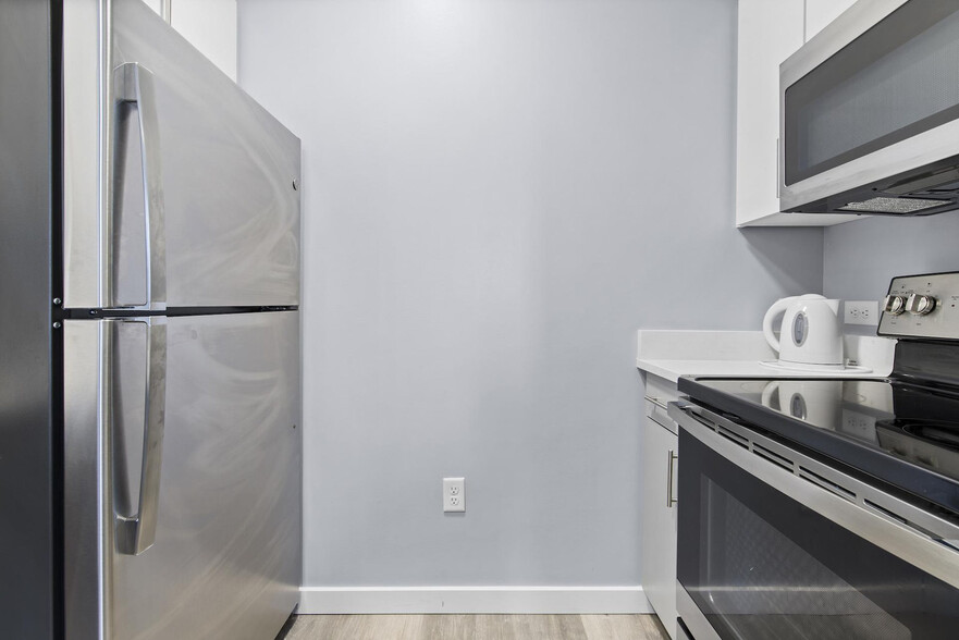 Building Photo - 95 Broadway-SI ID1240399P