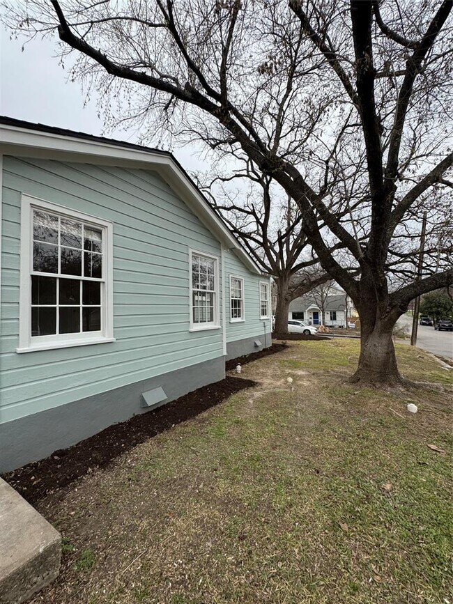 Building Photo - 4000 Ramsey Ave