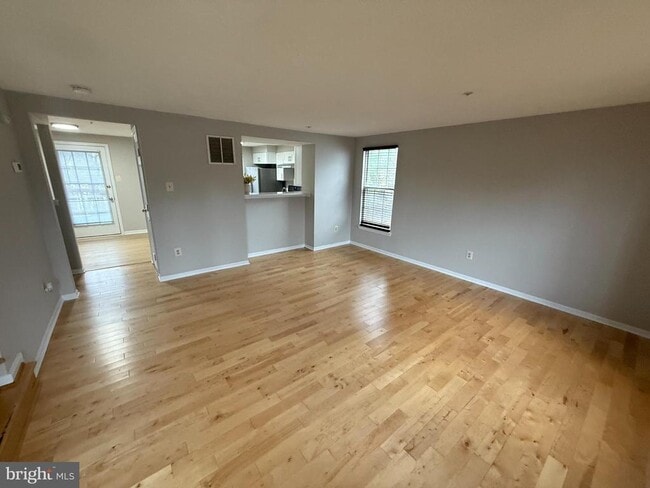 Building Photo - 8916 Pembrook Woods