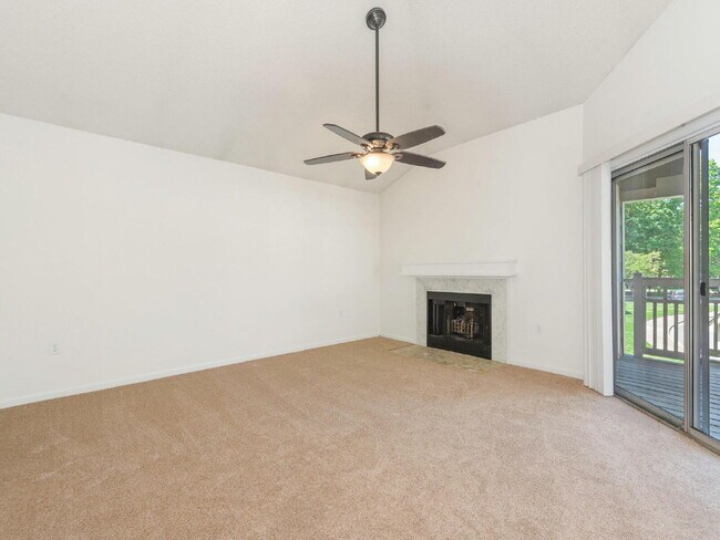Building Photo - Updated 3 BR unit in the heart of South Park