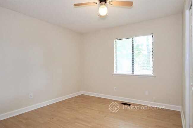 Building Photo - 5 Abelia Ct