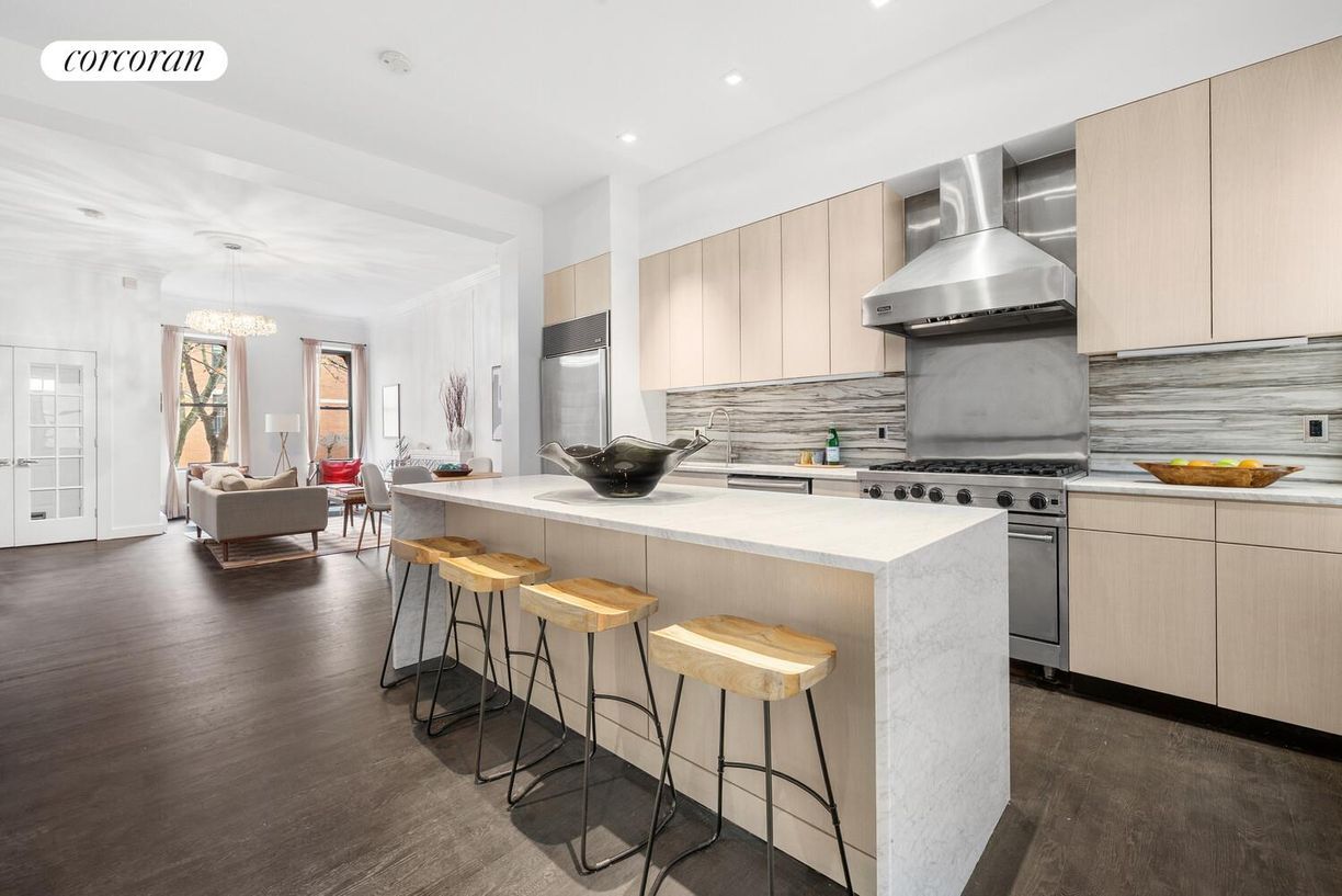 Building Photo - 105 Manhattan Ave