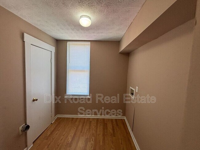 Building Photo - 704 Baltimore St