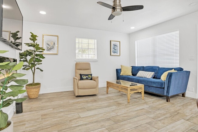 Building Photo - 1598 NE 38th St