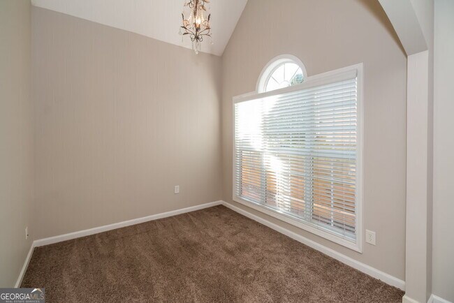 Building Photo - 329 Westhill Dr
