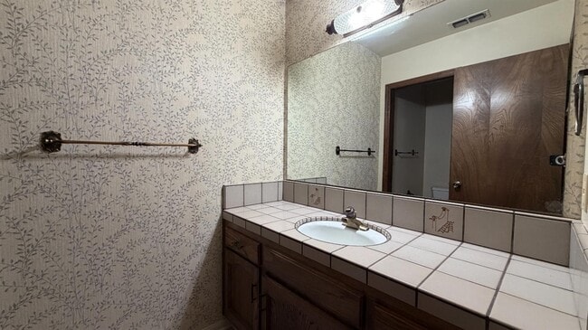 Building Photo - 1555 W Boston Ave