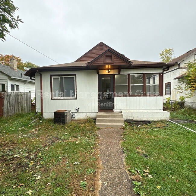 Building Photo - 3955 N Girard Ave