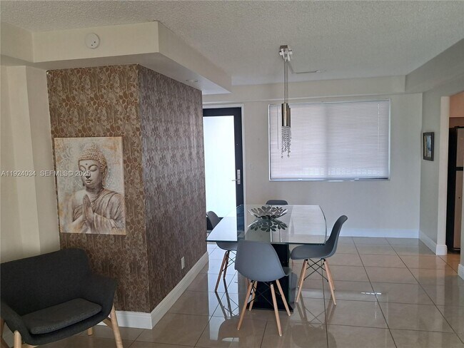 Building Photo - 301 Golden Isles Dr