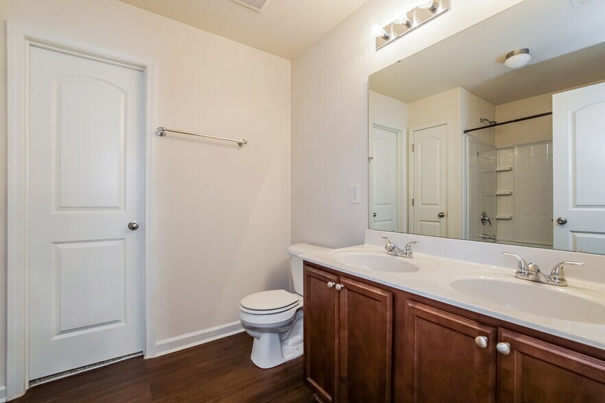 Building Photo - 1433 Tamarino Dr