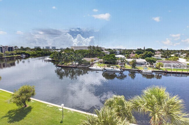 Building Photo - 13 Royal Palm Way