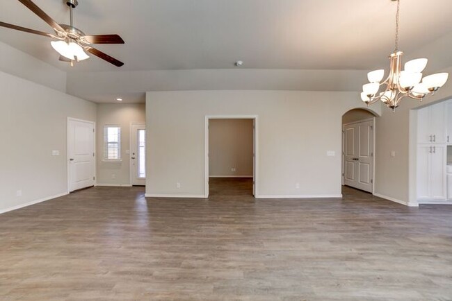 Building Photo - 3/2/2 Patio Home! Lawncare included