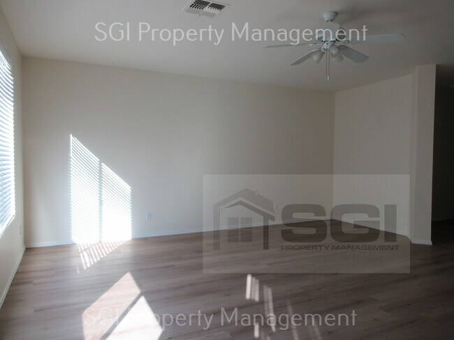 Building Photo - 3123 W Pleasant Ln