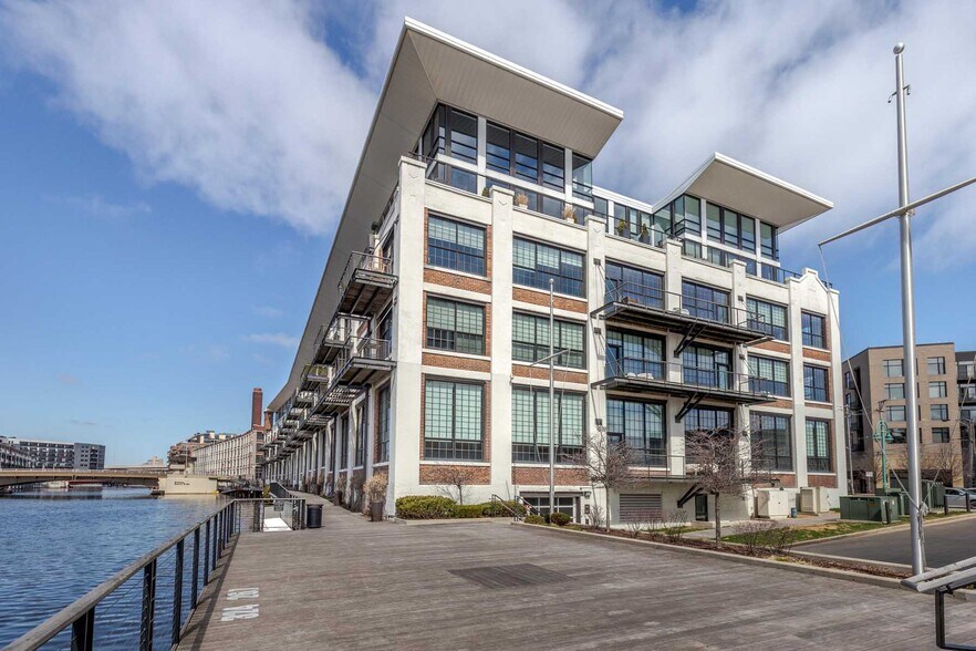 Marine Terminal - 311 E Erie St
