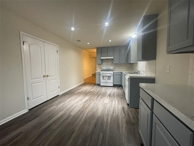 Building Photo - 3712 Bratton Heights Dr