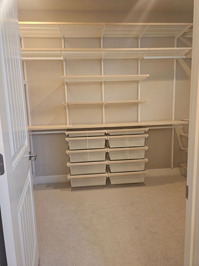 Building Photo - Beautiful 3 Bd 2 Bath home - Available NOW