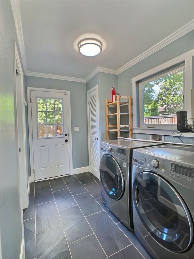 Building Photo - Charming Home for Rent in Naglee Park