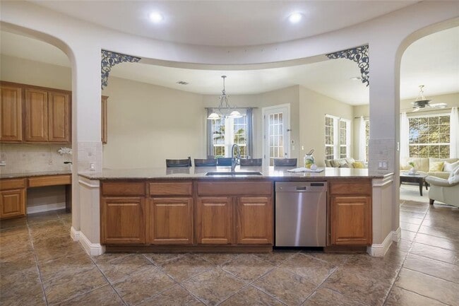 Building Photo - 5600 Laguna Cliff Ln
