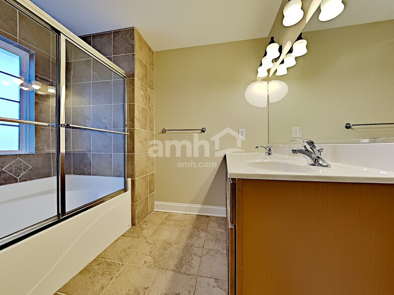 Building Photo - 10916 Parkgate Ln