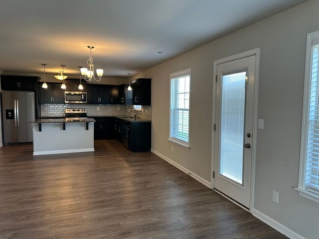 Building Photo - 1/2 off first full month rent move in special