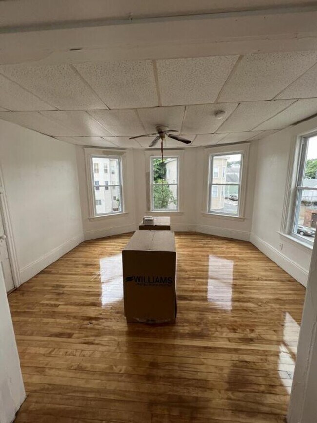 Building Photo - 273 Grafton St