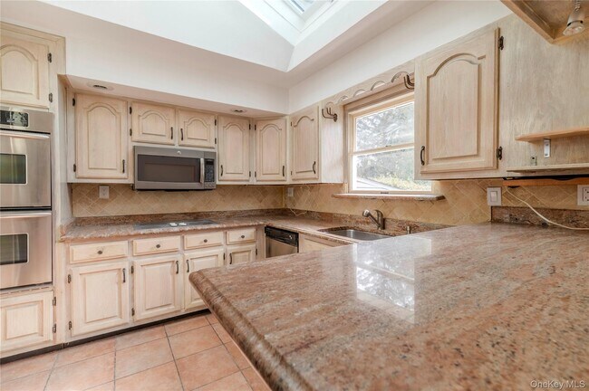 Building Photo - 15 Albany St