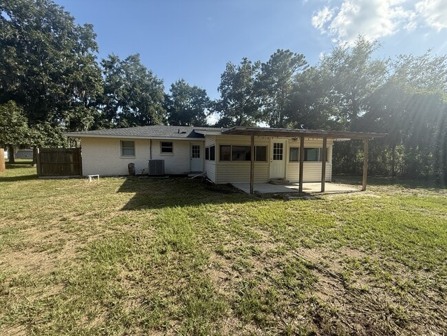 Building Photo - 2803 Smilax Ave