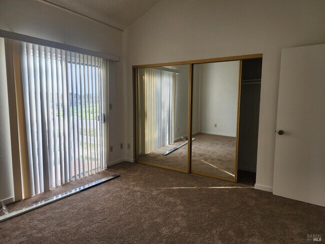 Building Photo - 102 Ohio St