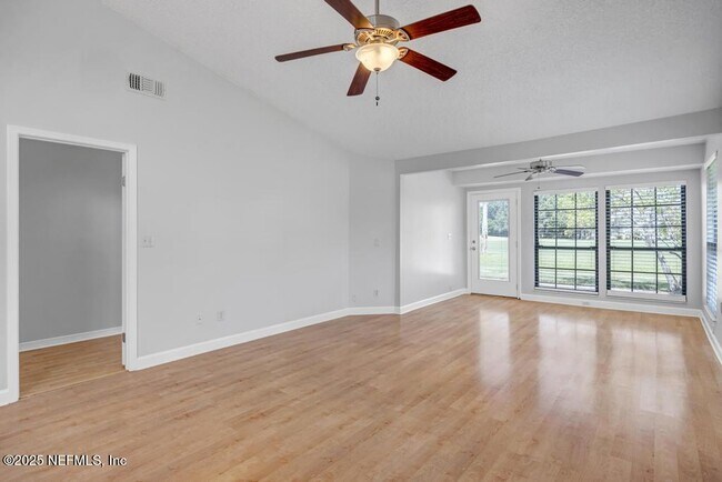 Building Photo - 101 Willow Pond Ln