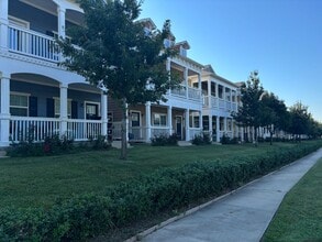 Building Photo - 2/2 Townhomes in Great Sherman Location! FREE MONTH Plus Three Discounted Months!