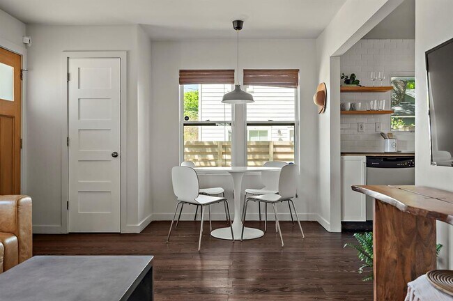 Building Photo - 1211 Alexander Ave