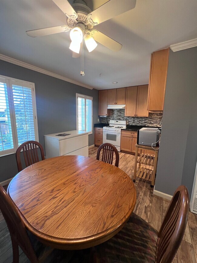 Building Photo - 1009 Murrieta Blvd