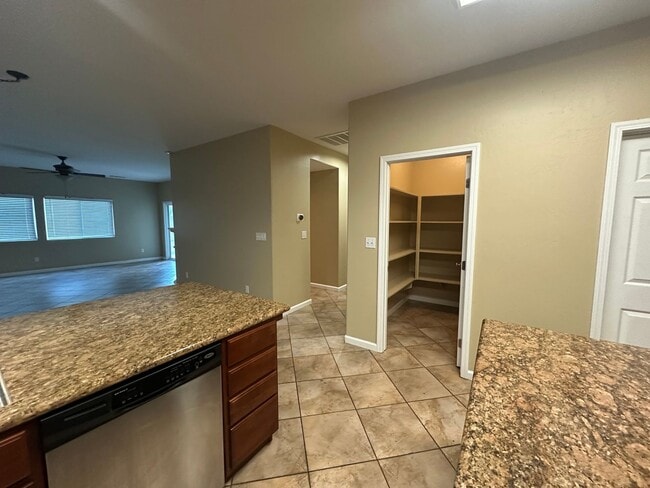 Building Photo - Southwest 4 bedroom