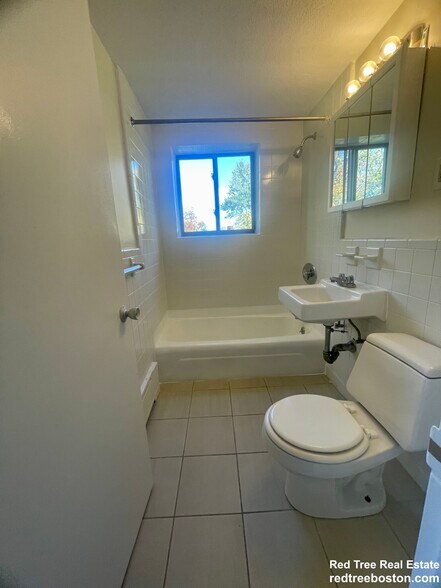 Building Photo - 15 Chester St