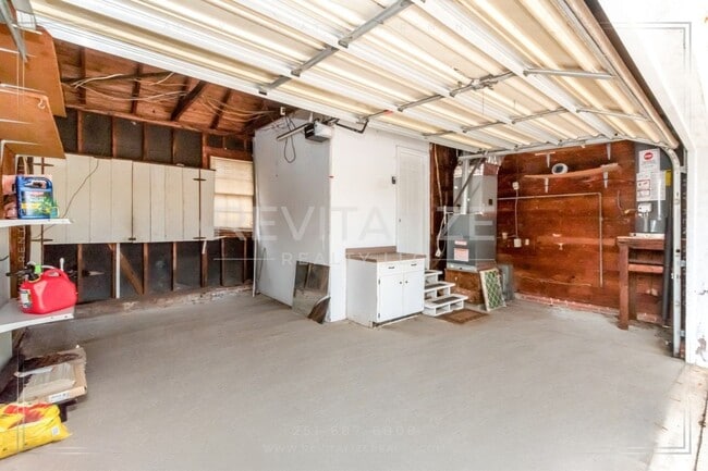 Building Photo - Charming Brick Ranch with Modern Comforts in Mobile!