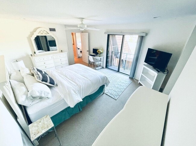 Building Photo - 1420 Ocean Way Dr