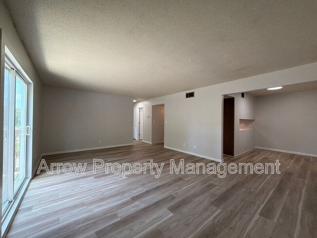 Building Photo - 515 N 13th St