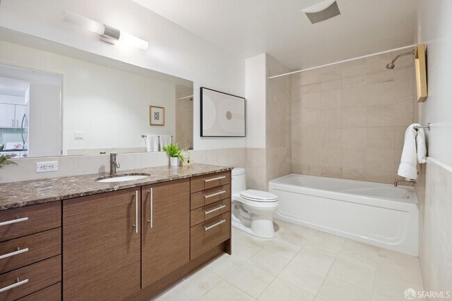 Building Photo - 333 Main St